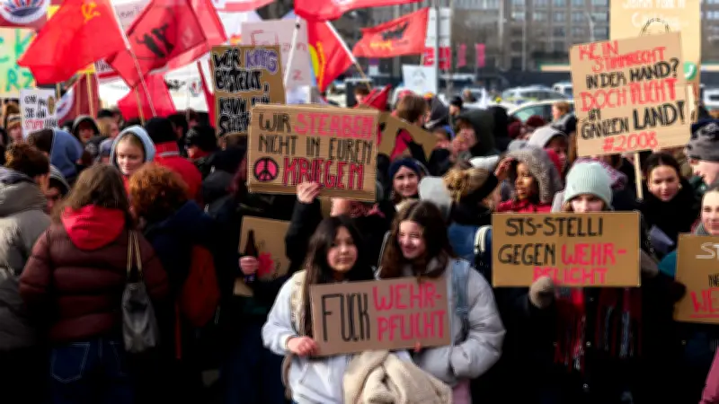 Hamburger Schüler streiken gegen Wehrpflicht: „Wir sind kein Kanonenfutter“
