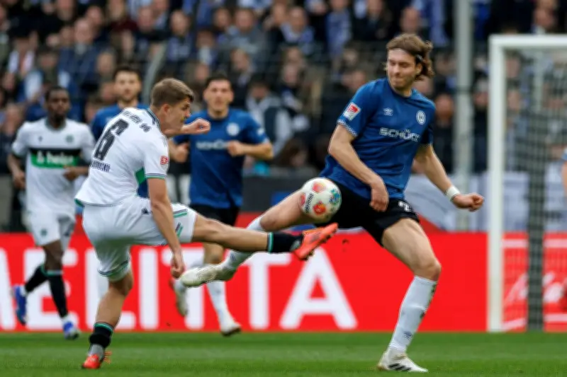 Hannover 96 siegt bei Arminia Bielefeld dank Handelfmeter im Aufstiegsrennen