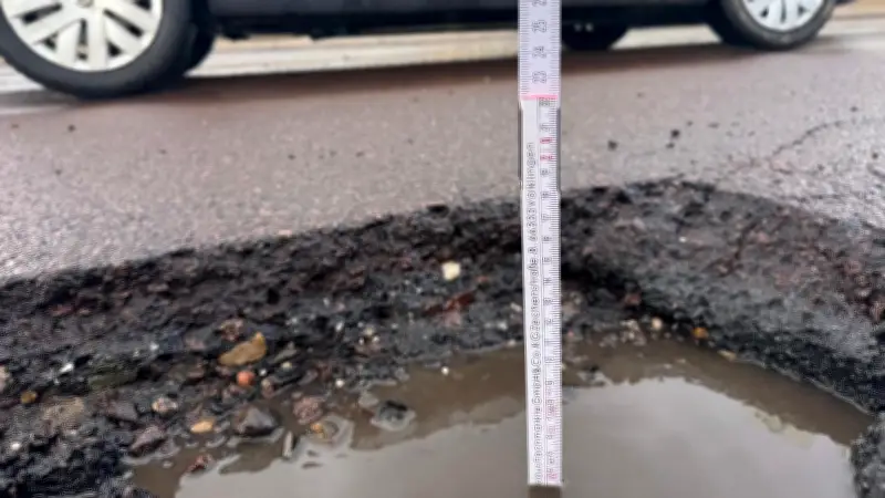 Haushalt blockiert: Tiefe Schlaglöcher in Halle zwingen zu drastischen Maßnahmen?