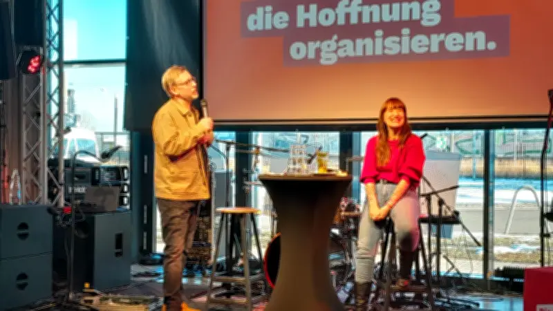 Heidi Reichinnek rockt Rostock: Wahlkampfauftritt mit Popstar-Flair und klaren Botschaften