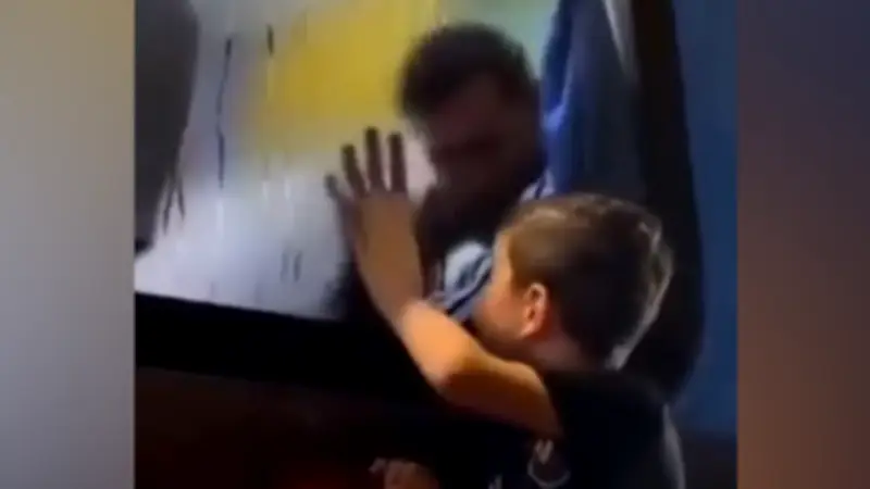 Herzerwärmender Moment: Kleiner Fan erlebt unvergessliche Begegnung mit Lionel Messi