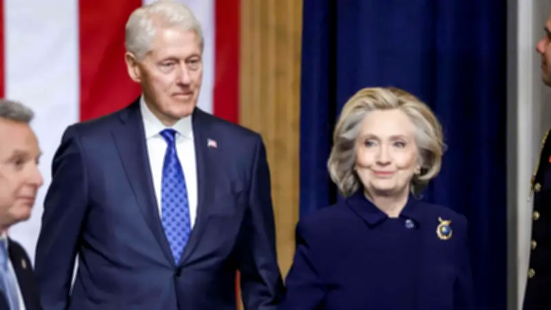 Hillary Clinton verteidigt Ehemann Bill in Epstein-Affäre: „Wir haben nichts zu verbergen“