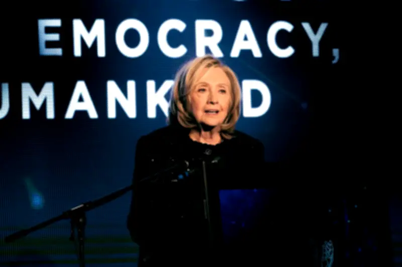 Hillary Clinton warnt in Berlin vor transatlantischem Autokratie-Bündnis