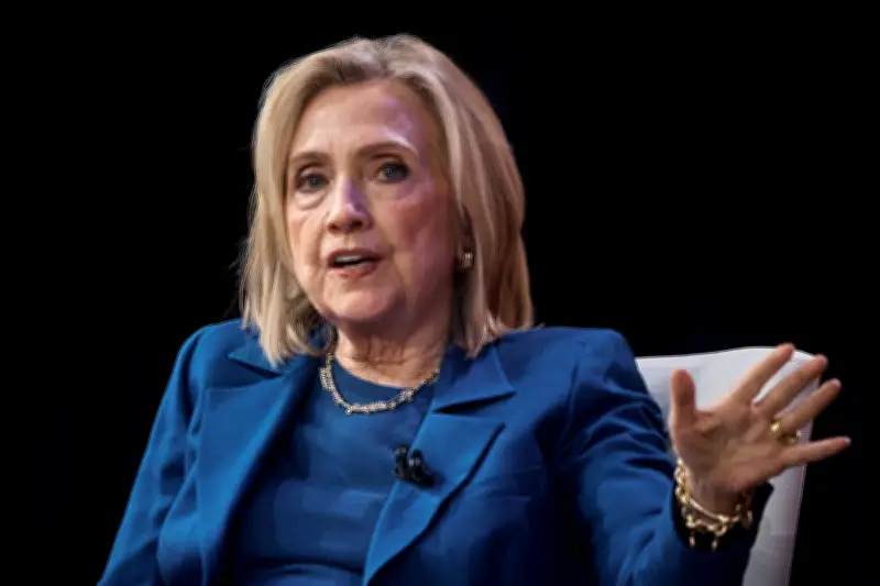 Hillary Clinton weist Epstein-Kenntnisse im US-Parlament entschieden zurück