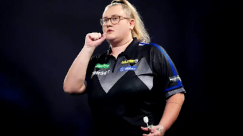 Historischer Wurf: Beau Greaves erste Frau mit 9-Darter auf PDC-Tour