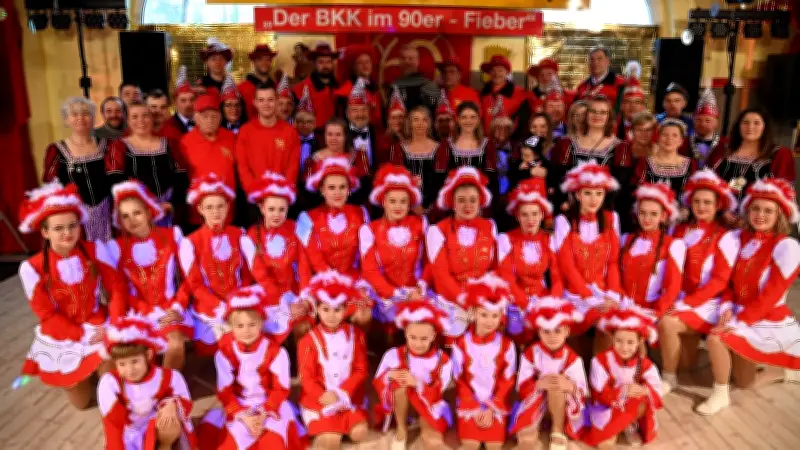 Hochansteckendes 90er-Fieber in Brüssow: Karneval begeistert alle Generationen