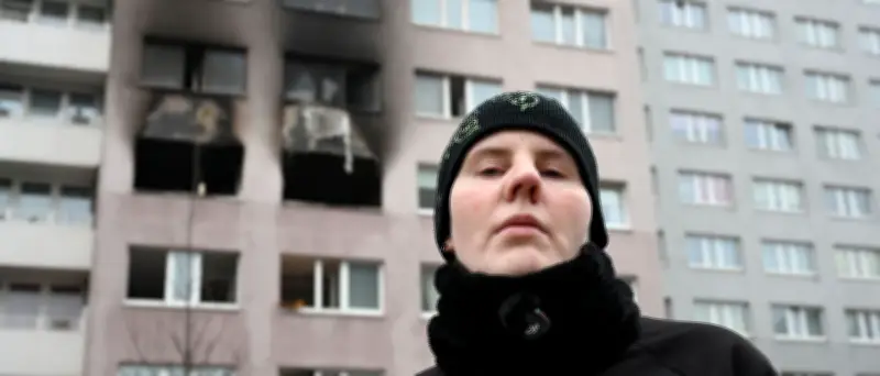 Hochhausbrand in Berlin-Lichtenberg: Säugling stirbt, Mutter und Brünger schwer verletzt