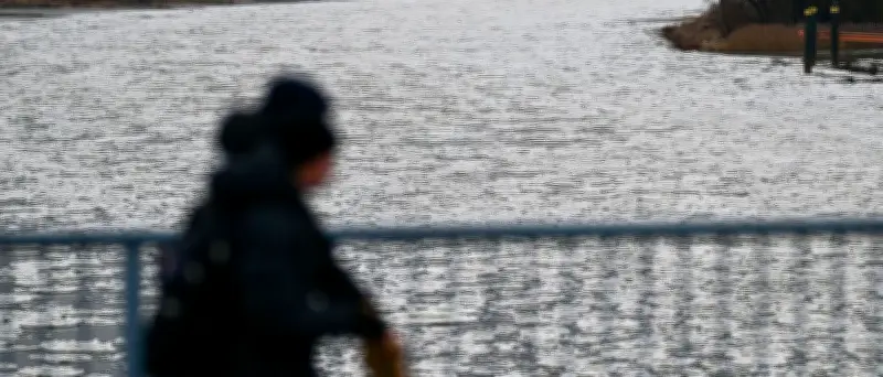 Hochwassergefahr an der Oder: Eisdecke brüchig, Wasserstand steigt in Frankfurt (Oder)