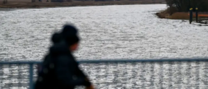 Hochwassergefahr in Frankfurt (Oder): Brüchige Eisdecke lässt Pegel stark ansteigen