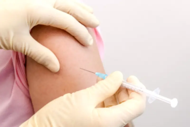 HPV-Impfung schützt nicht nur vor Krebs, sondern auch vor lästigen Genitalwarzen