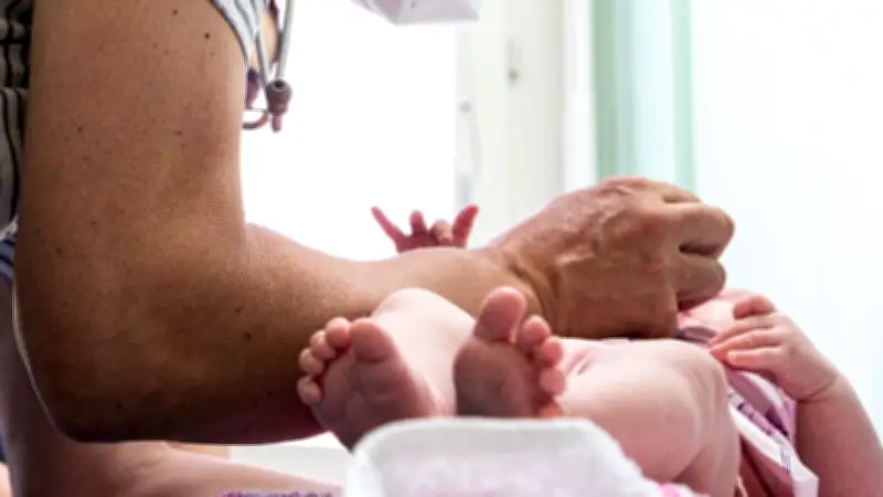 IKK Südwest warnt: RSV-Prophylaxe für Säuglinge bleibt trotz positiver Entwicklung essenziell