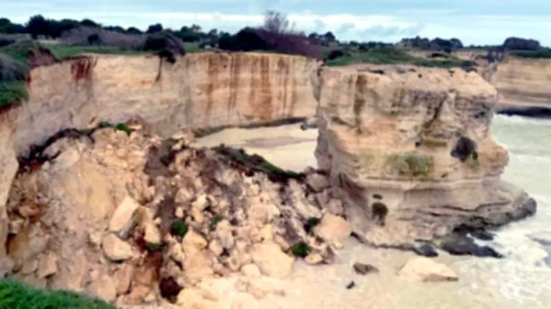 Italienischer Liebesbogen stürzt am Valentinstag ein: Naturdenkmal durch Unwetter zerstört