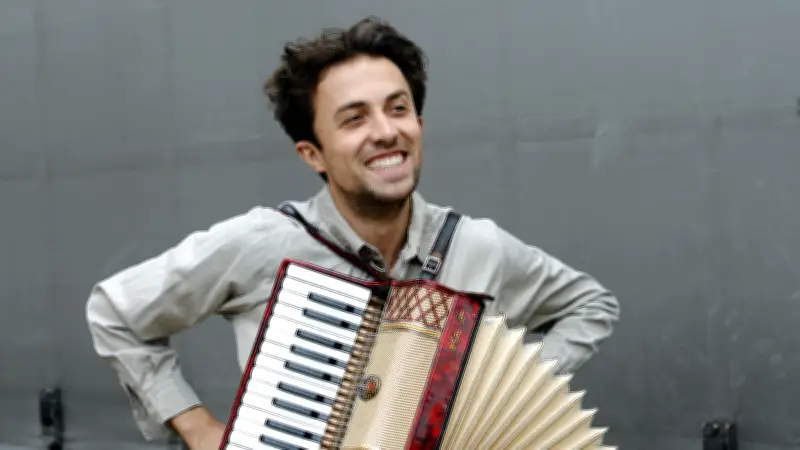 Jakob Gühring: Vom Mecklenburg-Debüt zum Soloprogramm über Romy Schneider