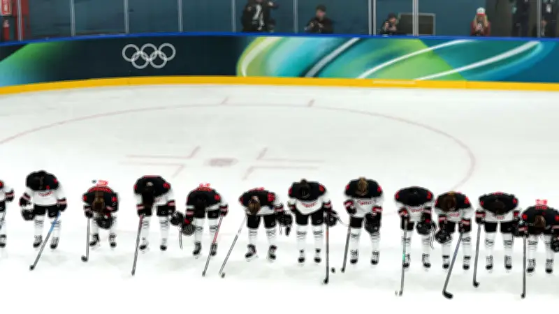 Japanische Eishockey-Spielerinnen zeigen trotz Niederlage beeindruckende Sportlichkeit