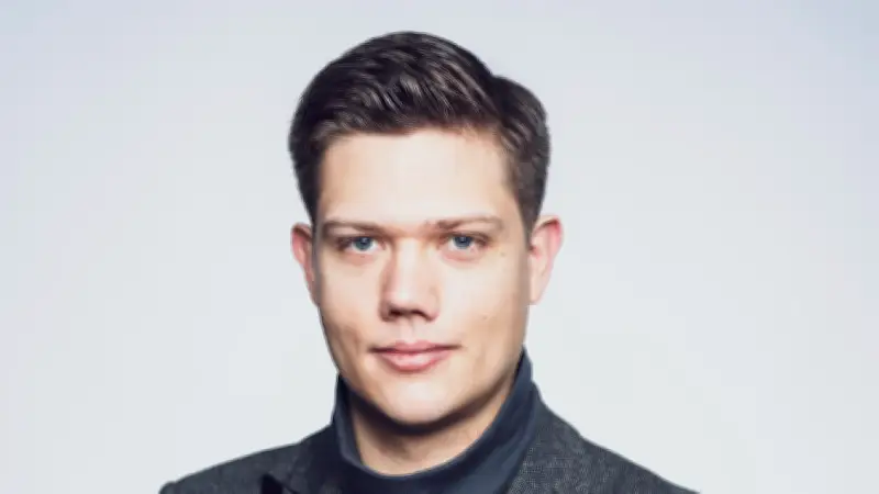 Jasper Bitter: Der Wirtschaftsredakteur, der Technologie und Macht entschlüsselt