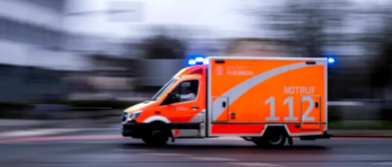 Jeep überrollt Fußgänger in Berlin-Neukölln: 60-Jähriger mit schweren Verletzungen