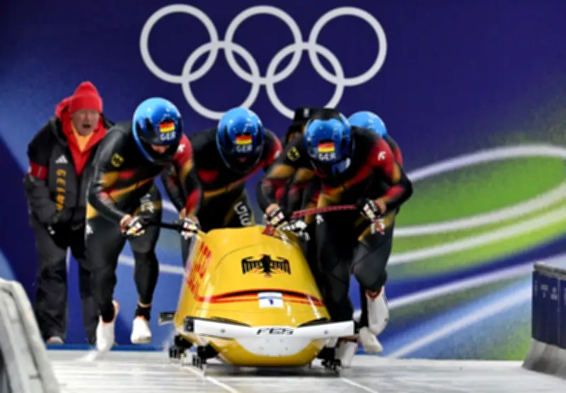 Johannes Lochner dominiert Viererbob-Start mit Rekordfahrt - Goldkurs in Cortina