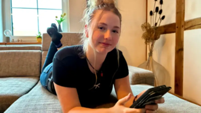 Jugendliche fordert bessere Aufklärung statt Social-Media-Verbot nach eigenen Erfahrungen