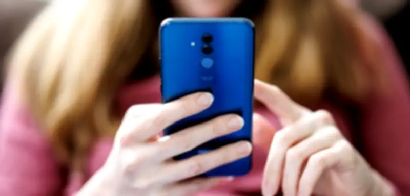 Jugendstudie enthüllt: Social-Media-Konsum verstärkt Einsamkeitsgefühle bei Jugendlichen