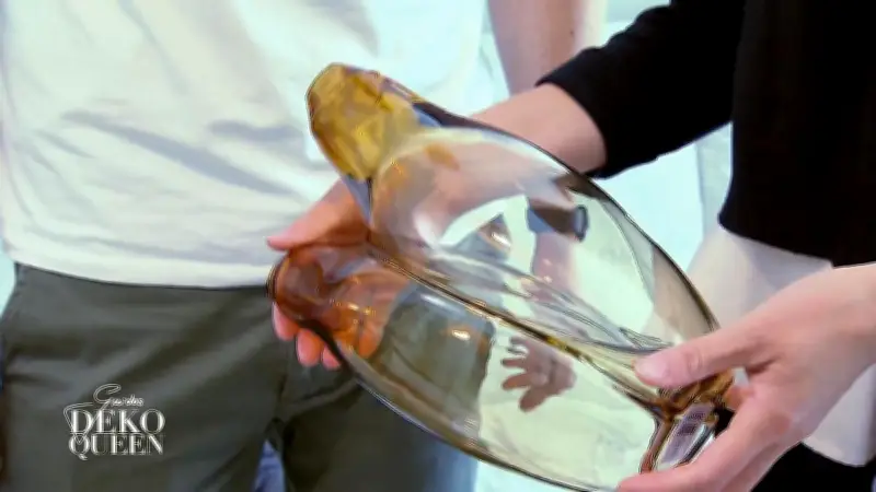 Julia erlebt Deko-Schock: Organisch geformtes Glas verwandelt ihr Wohnzimmer