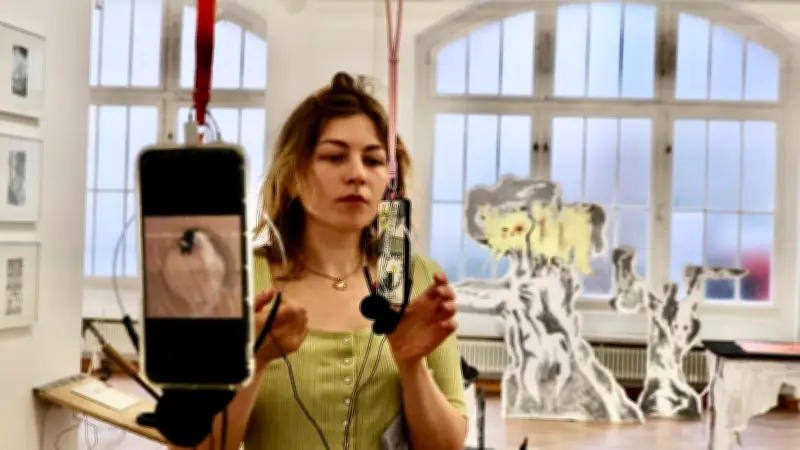 Junge Künstler in Halle: Zwischen Kontrolle und Kontrollverlust entsteht Kunst