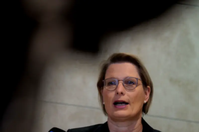 Justizministerin besichtigt kindgerechte Vernehmungsräume in Potsdam