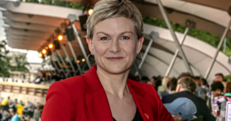 Karen Heinrichs spricht offen über Perimenopause und Nervenzusammenbrüche