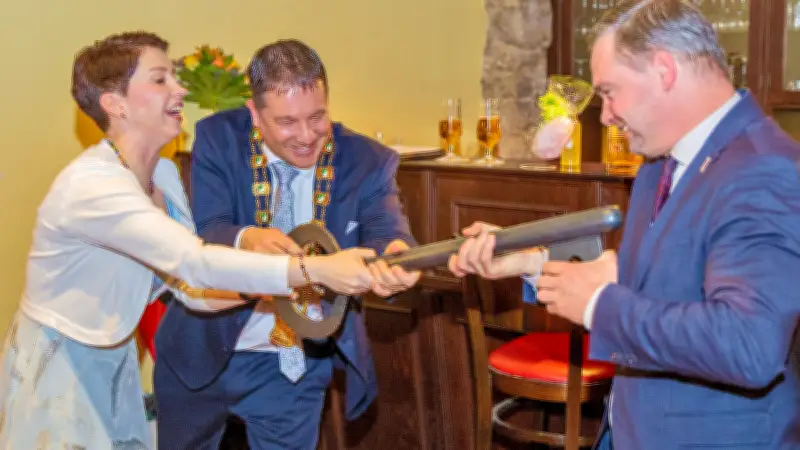 Karneval beendet: ACC Union übergibt Stadtschlüssel an OB Amme – Blühwette bleibt offen