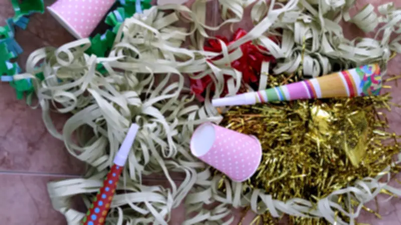 Karneval endet, Müllberge bleiben: So entsorgen Sie Faschingsabfälle richtig