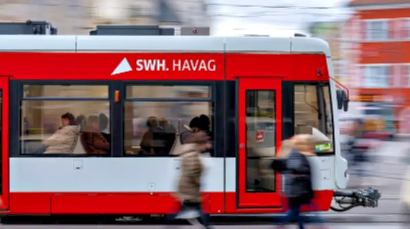 Karneval in Halle: Straßenbahnverkehr am Rosenmontag stark beeinträchtigt