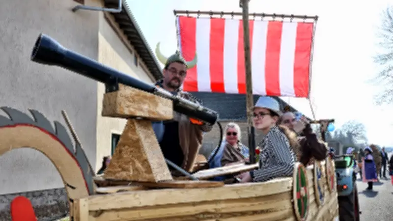 Karneval in Katharinenrieth: Närrischer Nachschlag nach Aschermittwoch mit Erbsbär-Tradition