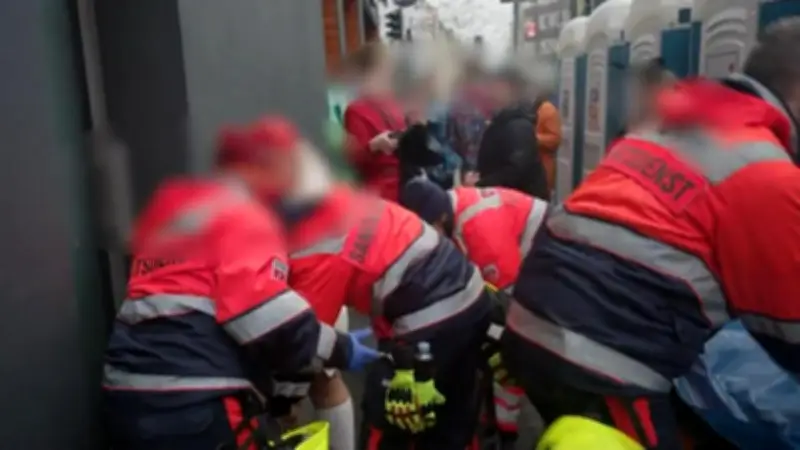 Karneval in Köln: Die Sanitäter im Einsatz - Retter zwischen Feierlaune und Notfällen