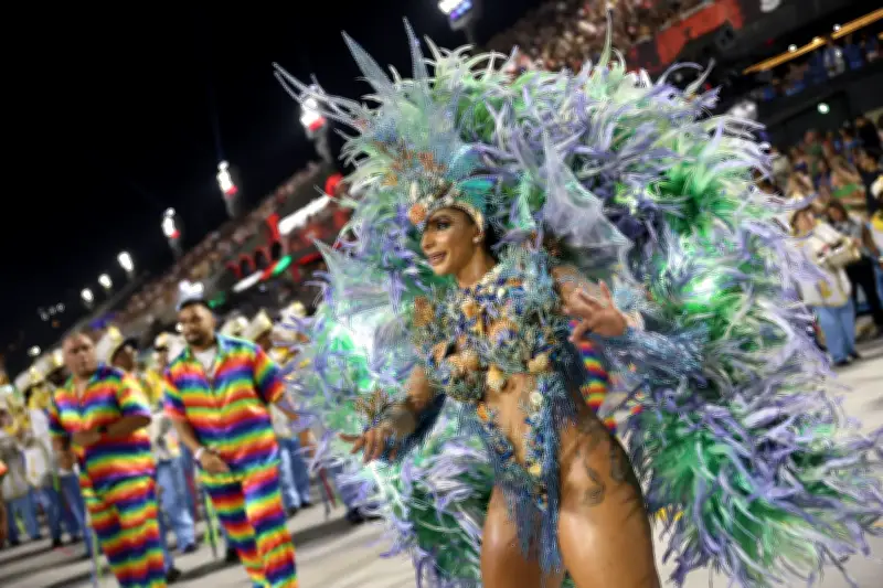 Karneval in Rio beginnt: Spektakuläre Umzüge eröffnen größte Party der Welt