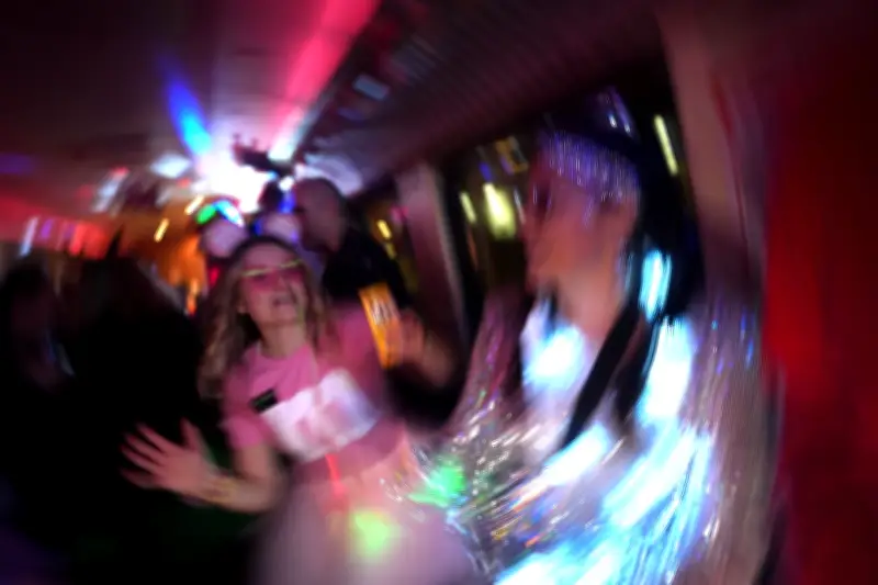 Karnevalsmaus stürmt Charts: Druckluft feiert Erfolg mit Partyschlager