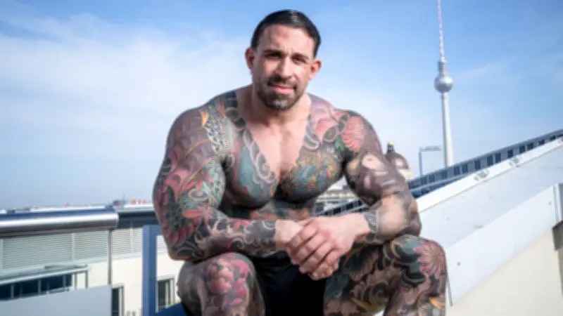 Kevin Wolter nach Jobverlust: Vom Arbeitslosengeld zu „Promis unter Palmen“