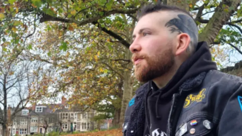 KI gibt ALS-Patienten die Stimme zurück: Sänger Patrick Darling feiert emotionales Comeback