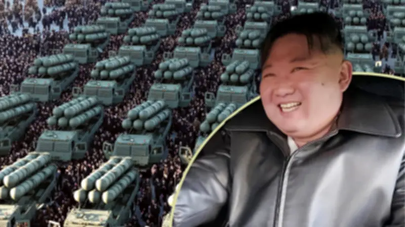 Kim Jong-un steuert neuen Atomraketenwerfer bei Militärparade in Pjöngjang