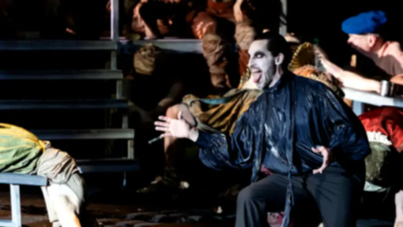 Kindsmord, Teufel und Schuld: Lotte de Beers unbequeme 'Faust'-Fragen in München