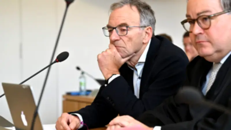 Klinik-Skandal-Prozess: Ex-Grünen-Bürgermeister Wölfle vor Gericht