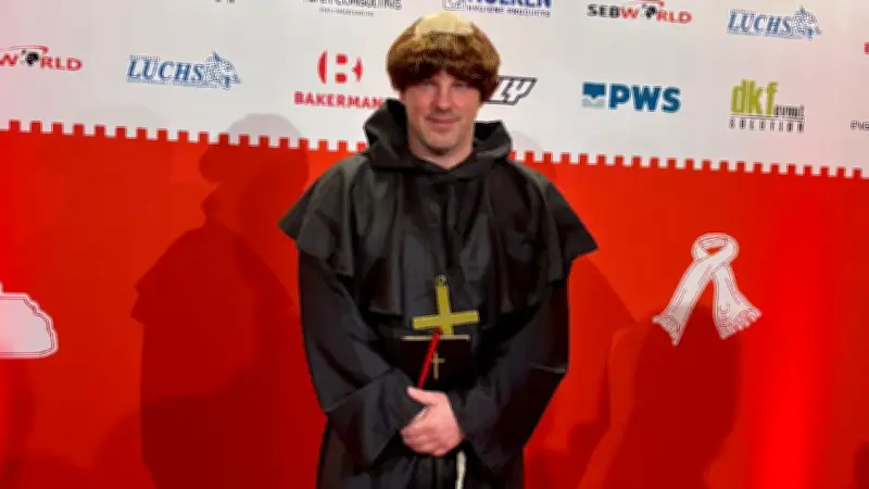 Köln feiert Karnevalssitzung: Trainer Kwasniok als Mönch und Bundesliga-Frust vergessen