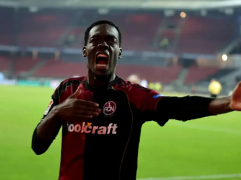 Klose feiert Kantersieg nach Vertragsverlängerung: FCN schlägt Karlsruhe mit 5:1