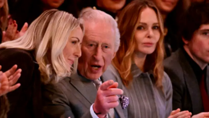 König Charles eröffnet Fashion Week trotz Festnahme seines Bruders Andrew