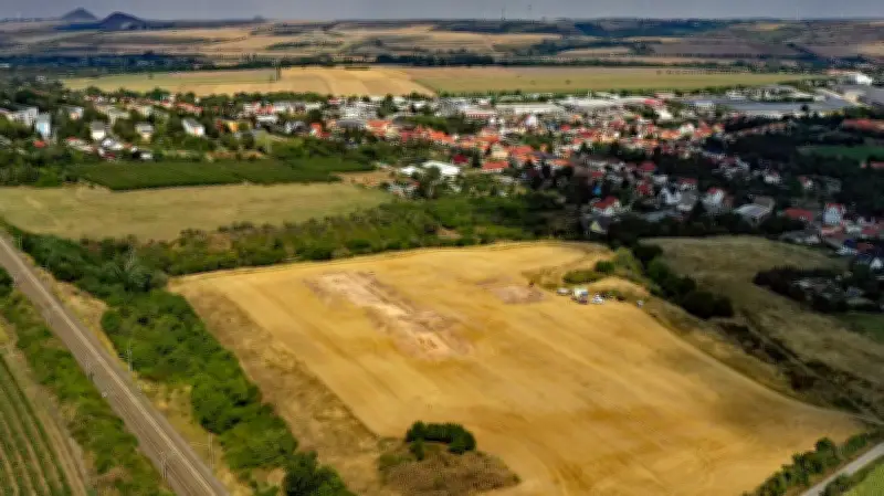 Königspfalz Helfta: Archäologische Grabungen und touristischer Erlebnisort entstehen parallel