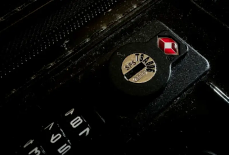 Koffer abschließen oder nicht? Was Reisende über Gepäckschutz wissen müssen