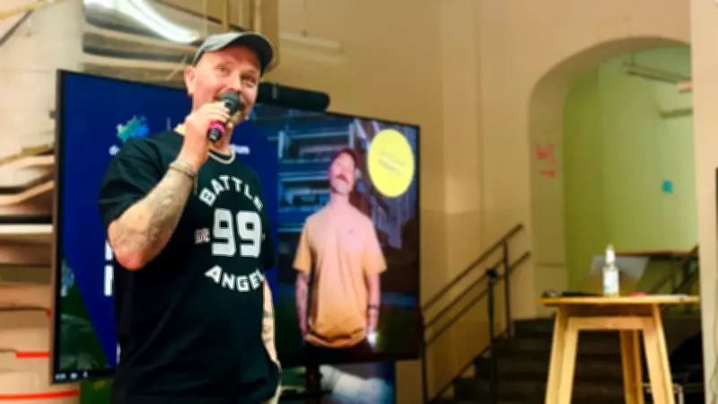 Komiker Roger G. macht sich über den Helpter Berg lustig: MV-Höchster als Comedy-Hit