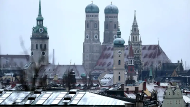 Kommunalwahl 2026: Parteien präsentieren Lösungen für Münchens Wohnungskrise