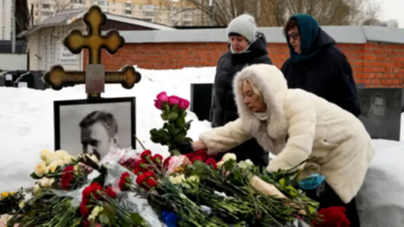 Kreml weist Vorwürfe zu Nawalnys Vergiftung zurück - Wadephul spricht von Gift