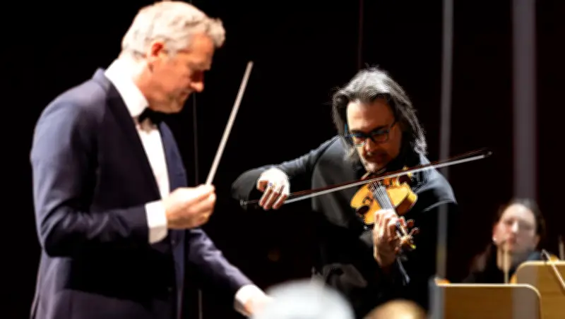 Kritik an rustikaler Schönheit: Leonidas Kavakos interpretiert Tschaikowsky im Nationaltheater
