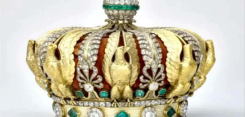 Krone von Kaiserin Eugénie nach Louvre-Diebstahl stark beschädigt – Vollständige Restaurierung angekündigt