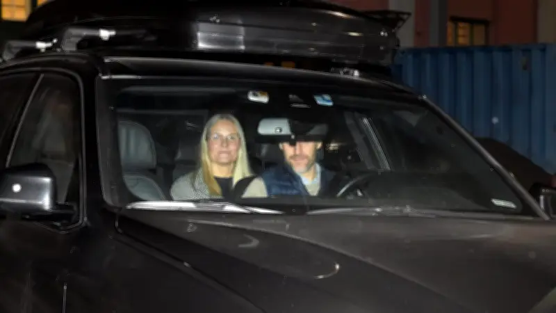 Kronprinzessin Mette-Marit besucht Sohn Marius erneut in U-Haft: Norwegens Königshaus im Balanceakt